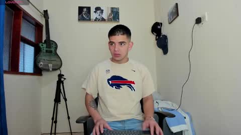 Snapshot of ares_johnsonn chatting on January 28, 2025, 2:31 pm Ares online show from January 28, 2025, 2:31 pm