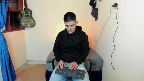 Snapshot of ares_johnsonn chatting on January 31, 2025, 9:26 pm Ares online show from January 31, 2025, 9:26 pm