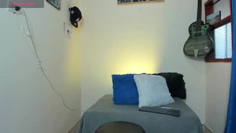 Snapshot of ares_johnsonn chatting on February 6, 2025, 6:13 pm Ares online show from February 6, 2025, 6:13 pm