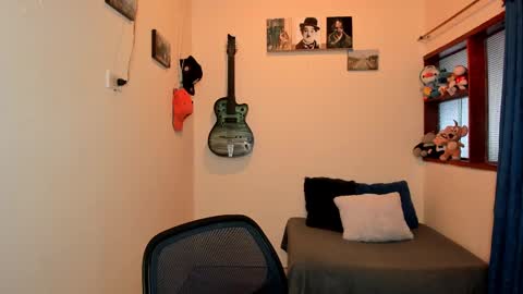 Snapshot of ares_johnsonn chatting on February 19, 2025, 6:10 pm Ares online show from February 19, 2025, 6:10 pm