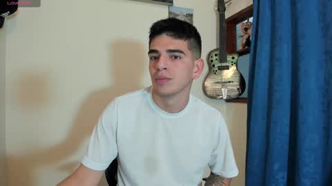 Snapshot of ares_johnsonn chatting on March 4, 2025, 6:29 pm Ares online show from March 4, 2025, 6:29 pm