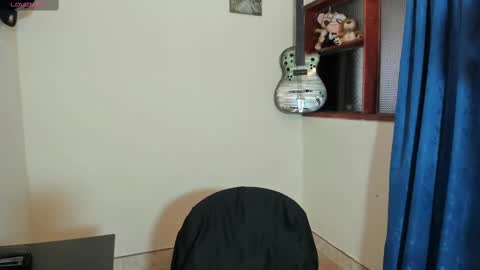 Snapshot of ares_johnsonn chatting on March 5, 2025, 3:51 pm Ares online show from March 5, 2025, 3:51 pm