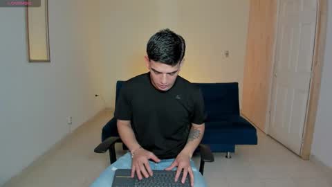 Snapshot of ares_johnsonn chatting on October 1, 2025, 12:38 am Ares online show from October 1, 2025, 12:38 am