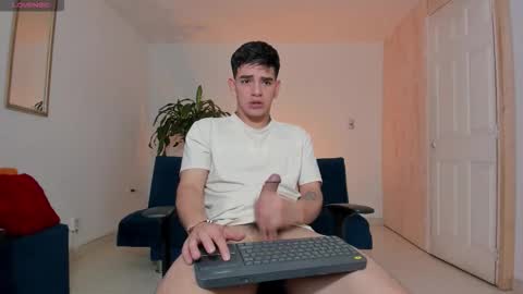 Snapshot of ares_johnsonn chatting on October 5, 2025, 1:48 am Ares online show from October 5, 2025, 1:48 am