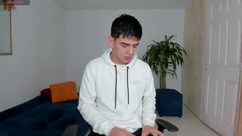 Snapshot of ares_johnsonn chatting on October 25, 2025, 11:07 am Ares online show from October 25, 2025, 11:07 am