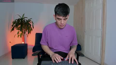 Snapshot of ares_johnsonn chatting on November 4, 2025, 6:29 pm Ares online show from November 4, 2025, 6:29 pm