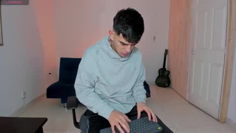 Snapshot of ares_johnsonn chatting on November 17, 2025, 12:11 pm Ares online show from November 17, 2025, 12:11 pm