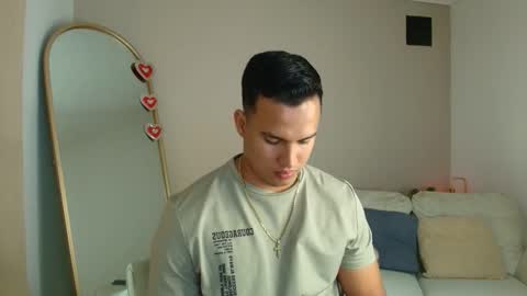 Snapshot of areslevi chatting on March 19, 2026, 5:33 am ares levi online show from March 19, 2026, 5:33 am