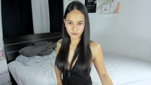 Snapshot of ari_anaa chatting on July 10, 2026, 7:45 am AriCandyAnna online show from July 10, 2026, 7:45 am