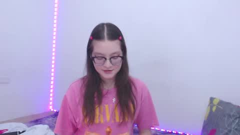 Snapshot of ari_james chatting on September 18, 2025, 11:18 pm Ahri James online show from September 18, 2025, 11:18 pm