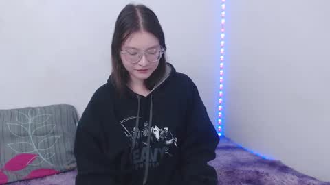 Snapshot of ari_james chatting on November 15, 2025, 11:51 am Ahri James online show from November 15, 2025, 11:51 am