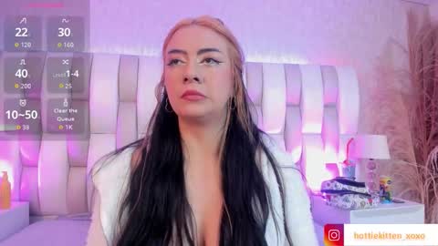 ari_lynn_ online show from February 25, 2026, 3:38 am