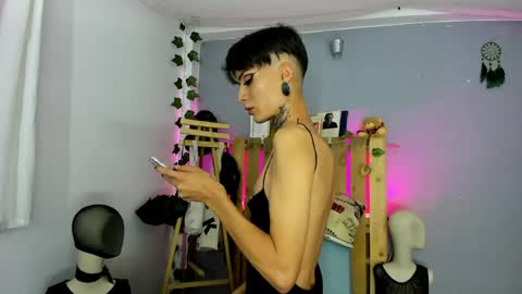 Snapshot of ari_uchis chatting on May 21, 2026, 2:29 am Annie online show from May 21, 2026, 2:29 am