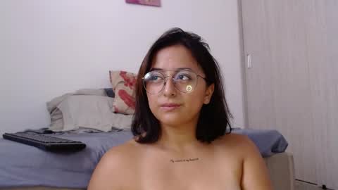 Snapshot of aria_bronw chatting on June 3, 2026, 2:33 pm AriaBronw online show from June 3, 2026, 2:33 pm
