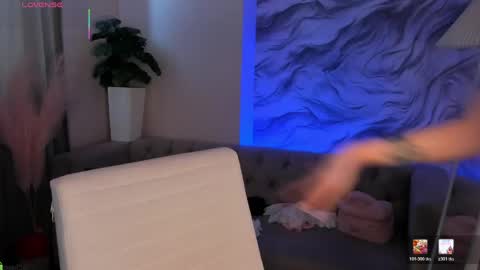 aria_mila online show from April 14, 2026, 3:12 am