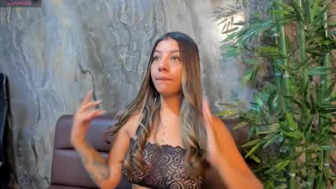 Snapshot of aria_moretti_ chatting on November 19, 2025, 11:10 am ARIA online show from November 19, 2025, 11:10 am