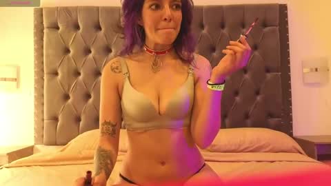 aria_silk online show from April 4, 2026, 8:17 pm