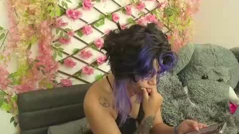 aria_silk online show from July 16, 2026, 1:06 pm