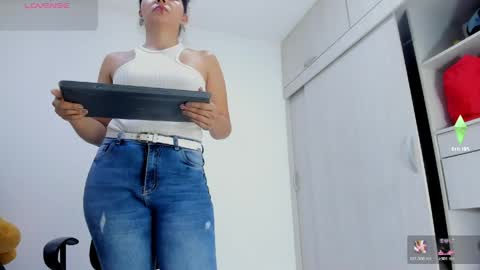 ariacoral online show from May 26, 2026, 1:29 pm