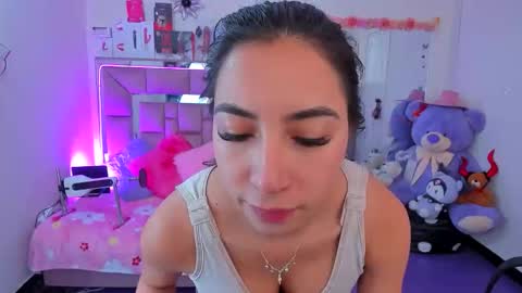 ariadnacappelletty online show from May 20, 2026, 4:13 pm