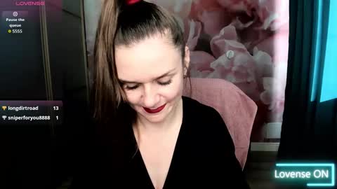 Snapshot of ariagrays chatting on November 2, 2025, 9:33 am AriaGray online show from November 2, 2025, 9:33 am