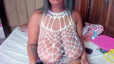 Snapshot of ariagreenn chatting on November 17, 2025, 1:39 pm Aria Green online show from November 17, 2025, 1:39 pm