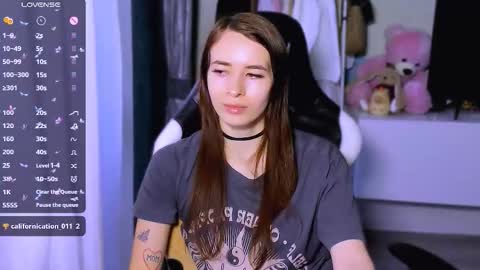 Snapshot of ariamill chatting on October 7, 2025, 6:21 am Ari online show from October 7, 2025, 6:21 am