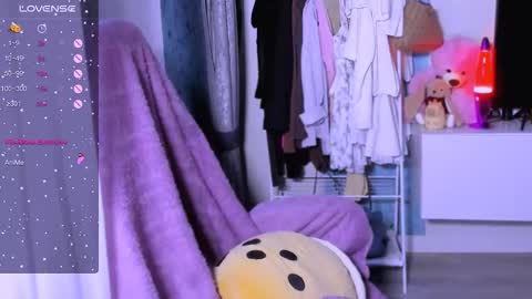 Snapshot of ariamill chatting on October 25, 2025, 5:26 am Ari online show from October 25, 2025, 5:26 am