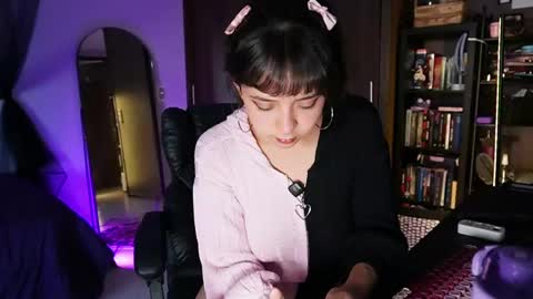      online show from April 20, 2026, 1:25 pm