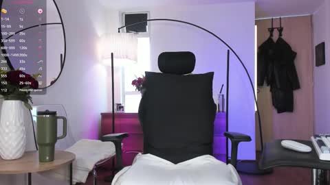 DaniAri - dimension X at night NY time online show from February 6, 2026, 2:42 pm