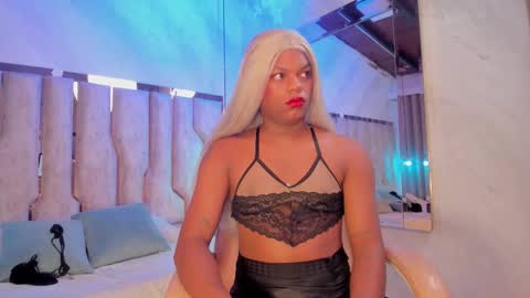 ariana_grande233 online show from February 25, 2026, 11:31 am