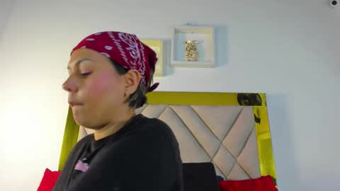 Snapshot of ariana_martins chatting on October 8, 2025, 3:15 am ARI online show from October 8, 2025, 3:15 am