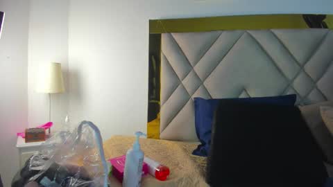 Snapshot of ariana_martins chatting on October 19, 2025, 4:24 am ARI online show from October 19, 2025, 4:24 am