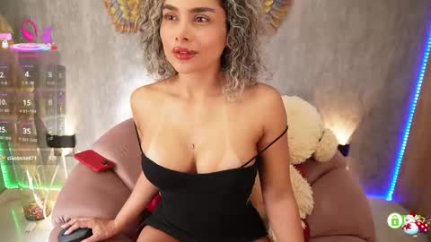 Snapshot of ariana_valdirii chatting on November 20, 2025, 1:55 pm cristina online show from November 20, 2025, 1:55 pm