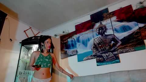 ariana_whitee online show from April 17, 2026, 9:12 am