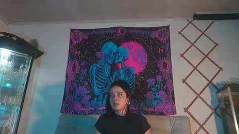 ariana_whitee online show from July 7, 2026, 6:47 am