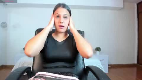 Snapshot of arianarouse_ chatting on June 16, 2026, 7:49 pm arianarouse online show from June 16, 2026, 7:49 pm