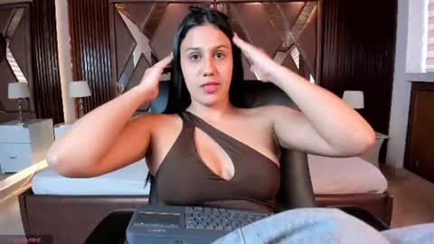 Snapshot of arianarouse_ chatting on July 1, 2026, 7:13 pm arianarouse online show from July 1, 2026, 7:13 pm