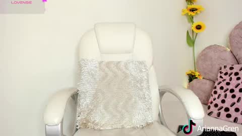 Snapshot of arianna_gren chatting on February 17, 2025, 7:31 pm Arianna online show from February 17, 2025, 7:31 pm