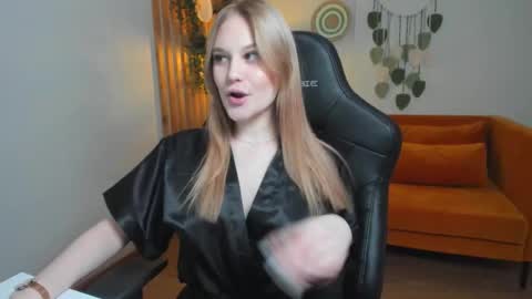 Aria online show from October 16, 2025, 6:42 pm