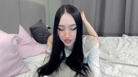 Snapshot of ariel_rouse chatting on March 5, 2025, 7:27 pm Ariel online show from March 5, 2025, 7:27 pm