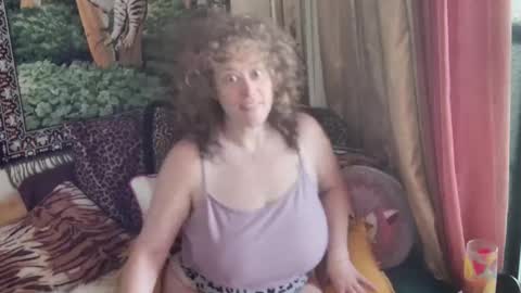 Arielle Ari online show from April 7, 2026, 6:19 pm