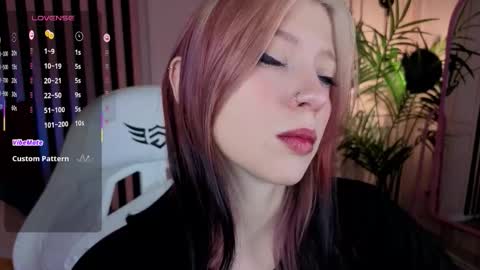 Snapshot of arielabradberry chatting on October 9, 2025, 3:43 pm Ariel online show from October 9, 2025, 3:43 pm