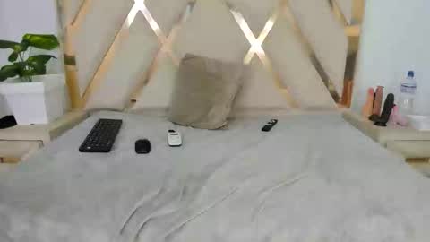 arielasm online show from March 7, 2026, 12:24 pm