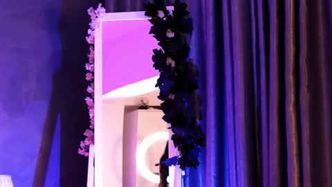 Ariell online show from November 19, 2025, 6:41 pm