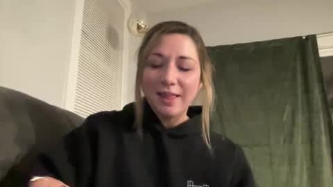 Snapshot of ariicutekitty chatting on January 14, 2025, 4:25 am airskiii online show from January 14, 2025, 4:25 am