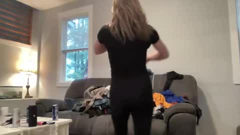 Snapshot of ariicutekitty chatting on January 18, 2025, 10:06 pm airskiii online show from January 18, 2025, 10:06 pm