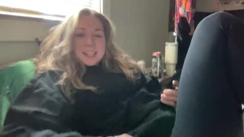 Snapshot of ariicutekitty chatting on March 3, 2025, 9:37 pm airskiii online show from March 3, 2025, 9:37 pm