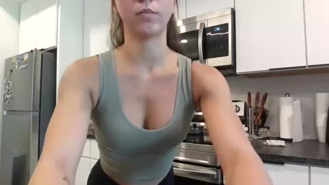 Snapshot of ariicutekitty chatting on September 21, 2025, 1:35 pm airskiii online show from September 21, 2025, 1:35 pm