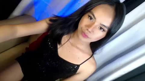 Snapshot of arilovesu chatting on November 21, 2025, 10:47 am hi follow me its ARI online show from November 21, 2025, 10:47 am